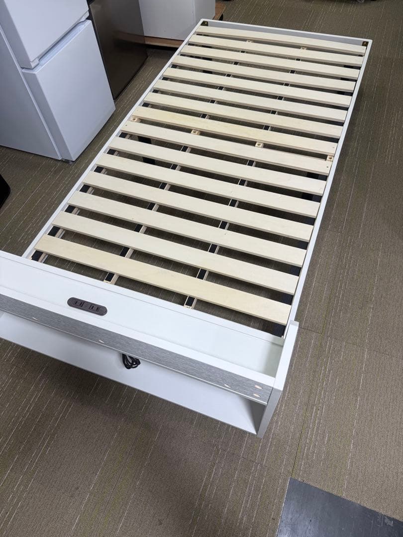 【超美品】ニトリ　シングル　 棚付きすのこベッド（MRS WH）　ベッドフレーム