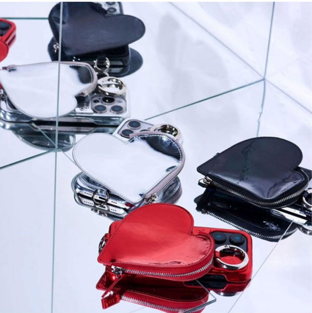 新作 iPhone15 ajew ハート型ポーチ付き スマホケース レッド 赤