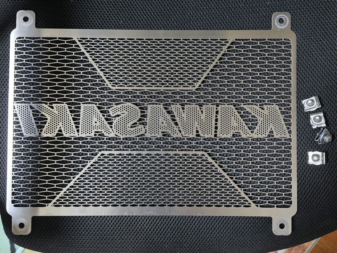 Z900RS用（2024年式で使用）純正ラジエーターコアガード