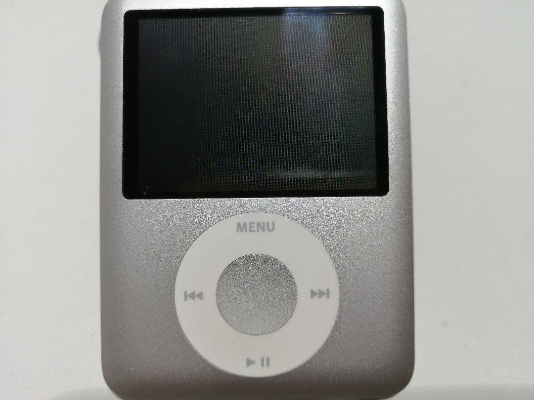 ipod nano 4GB 第3世代　JAロゴ刻印付 　白レザーケース付