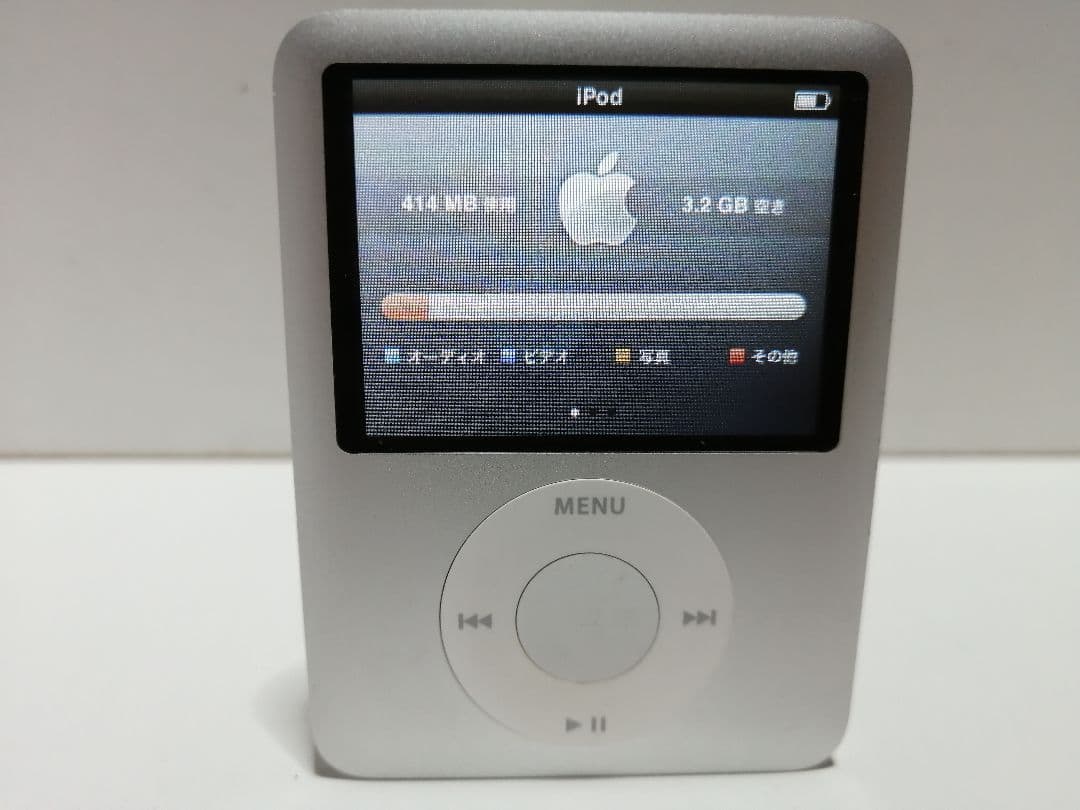 ipod nano 4GB 第3世代　JAロゴ刻印付 　白レザーケース付
