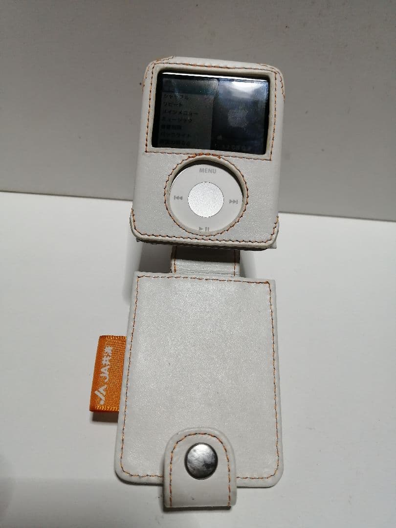 ipod nano 4GB 第3世代　JAロゴ刻印付 　白レザーケース付
