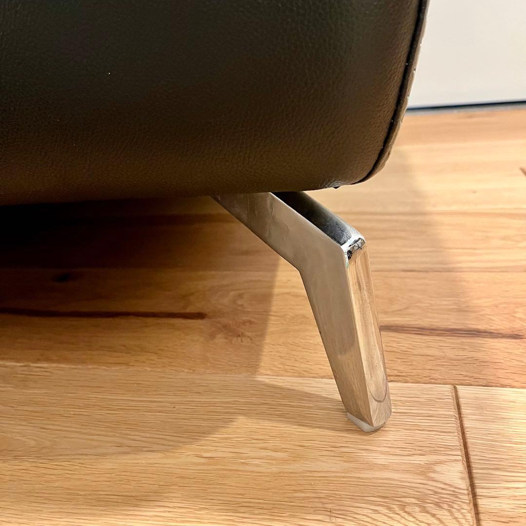 ブラック革張り2人掛けソファ