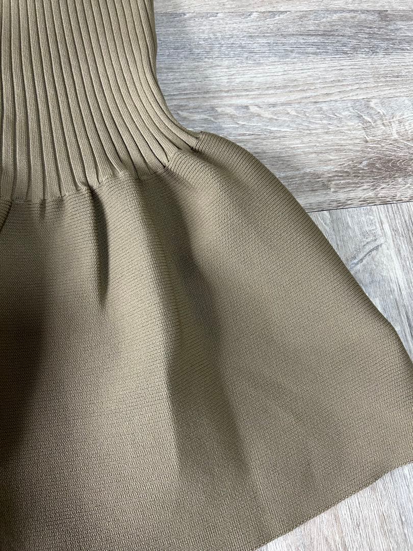 サロンアダムエロペ　リブフレアーペプラムプルオーバー　キャメル