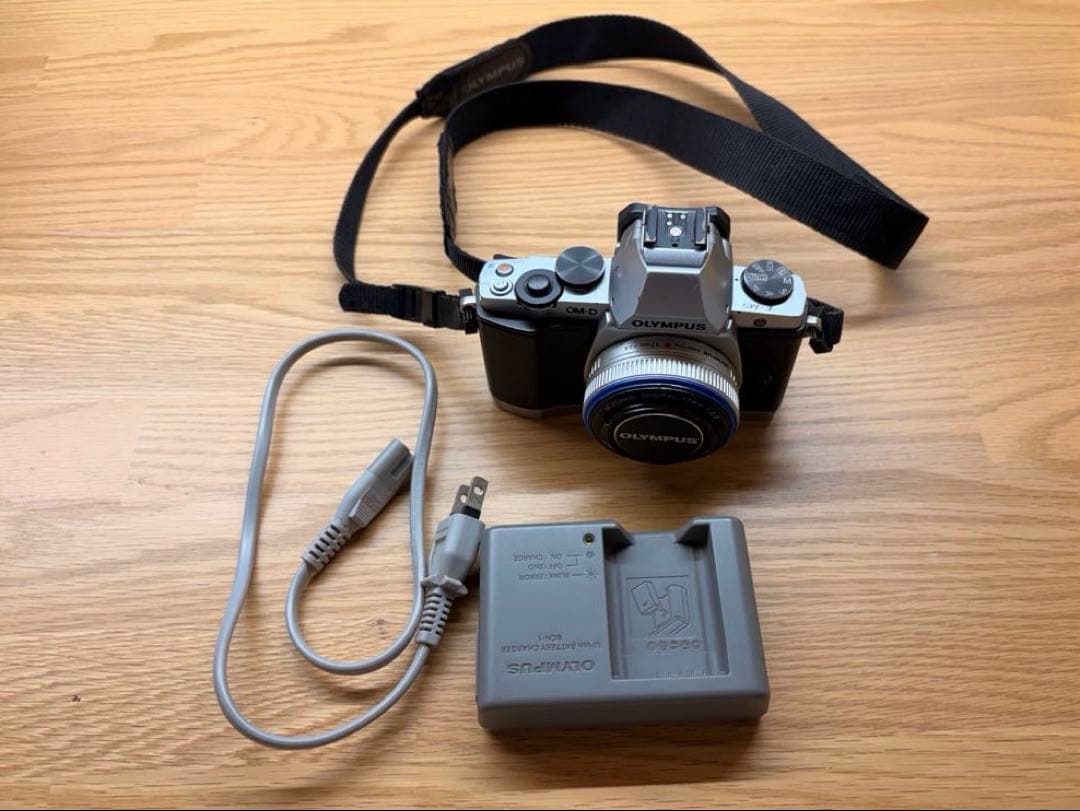 OLYMPUS オリンパス OM-D E-M5 ＋パンケーキレンズ