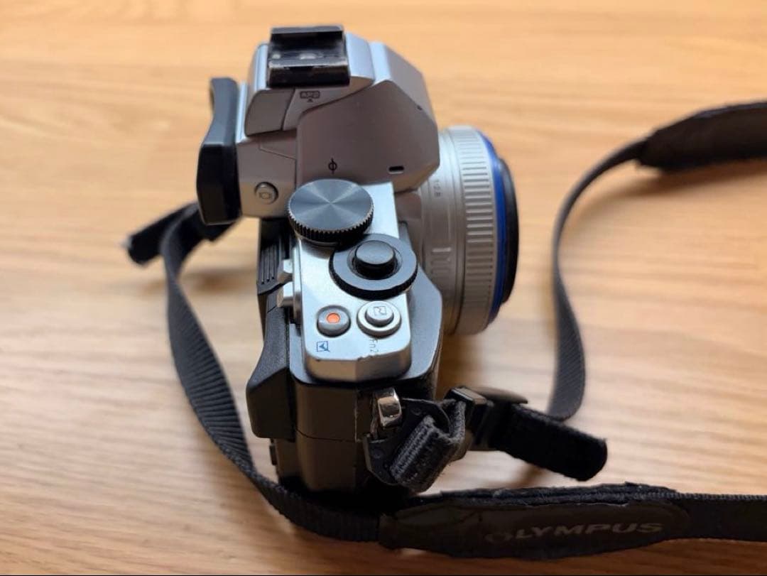 OLYMPUS オリンパス OM-D E-M5 ＋パンケーキレンズ