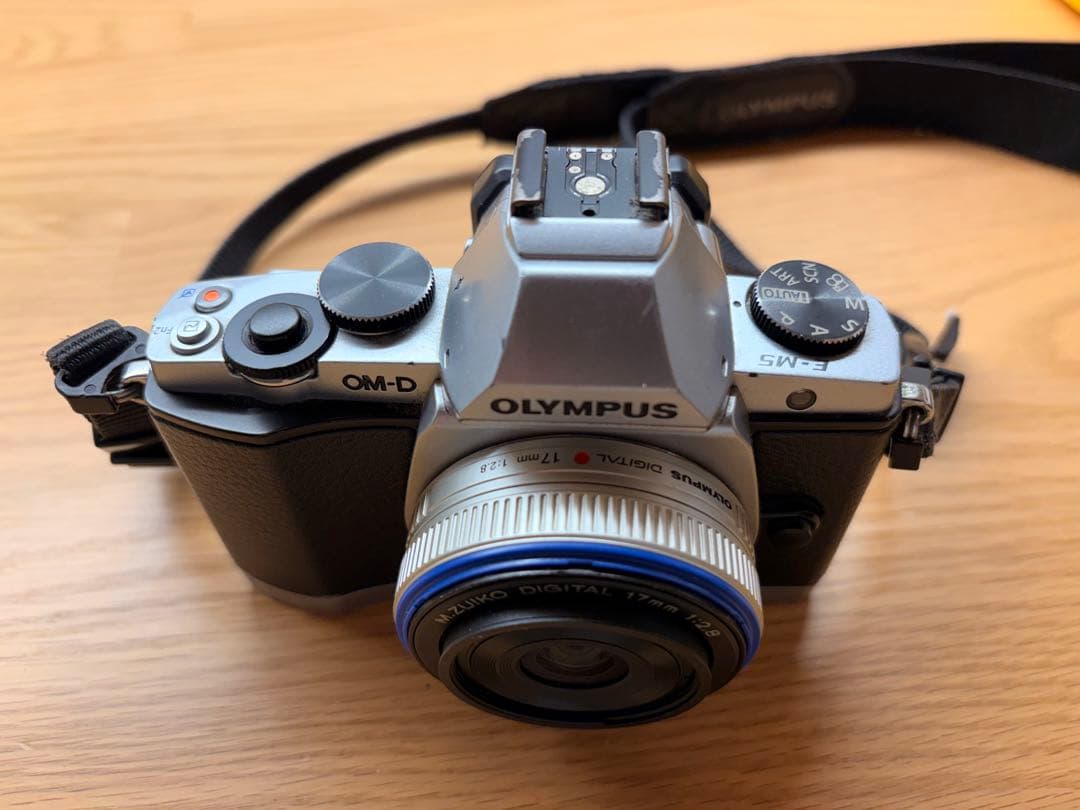 OLYMPUS オリンパス OM-D E-M5 ＋パンケーキレンズ