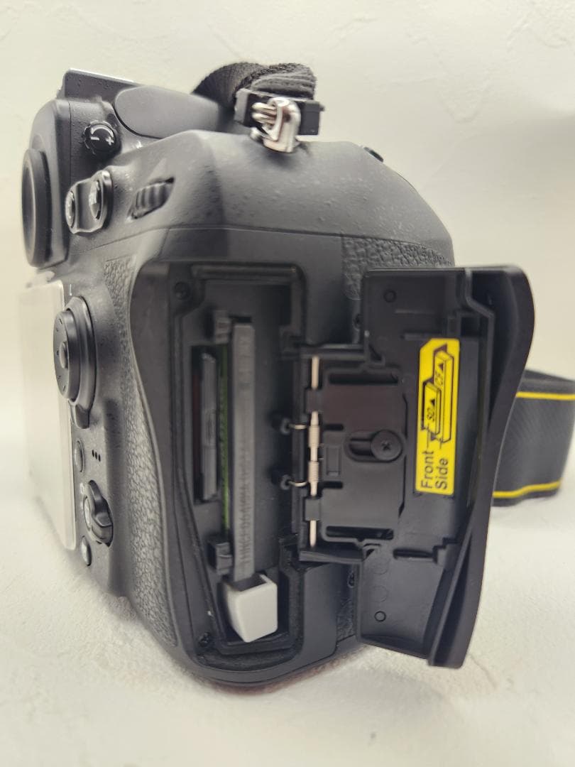 D810ボディ 充電器　バッテリー２個