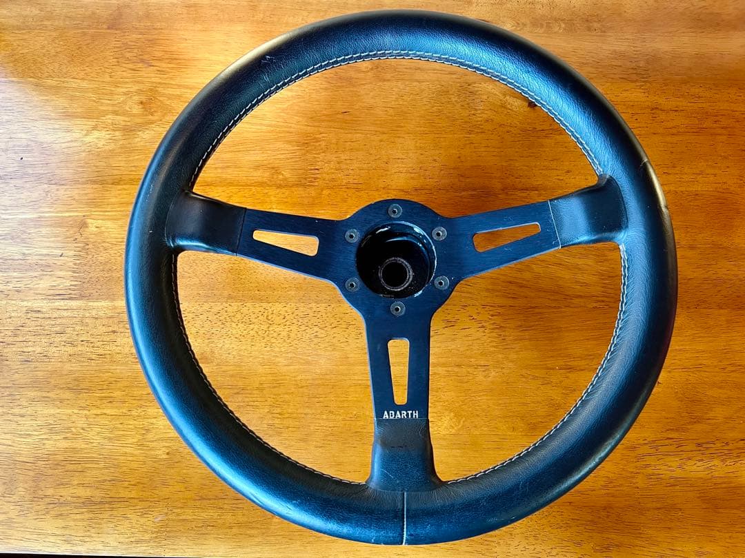 ABARTH ステアリングホイール 3本スポーク　ボス付