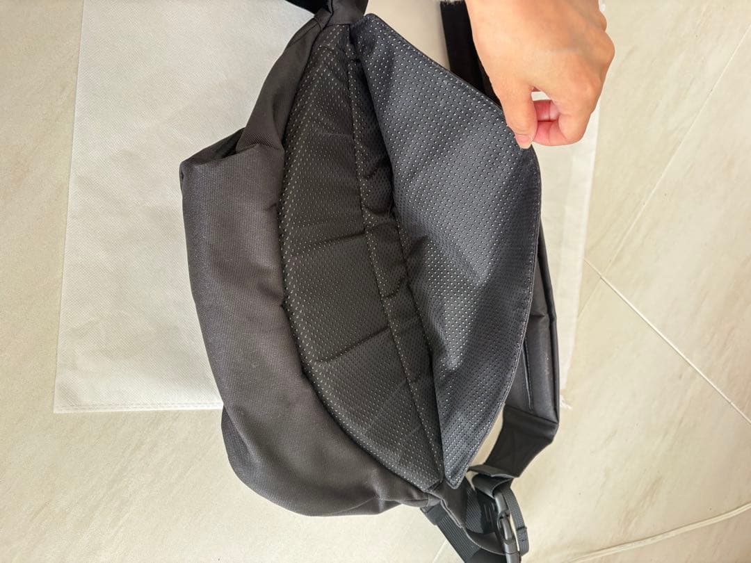 Hug育 diccho 抱っこひもショルダーバッグ 黒 ヒップシート