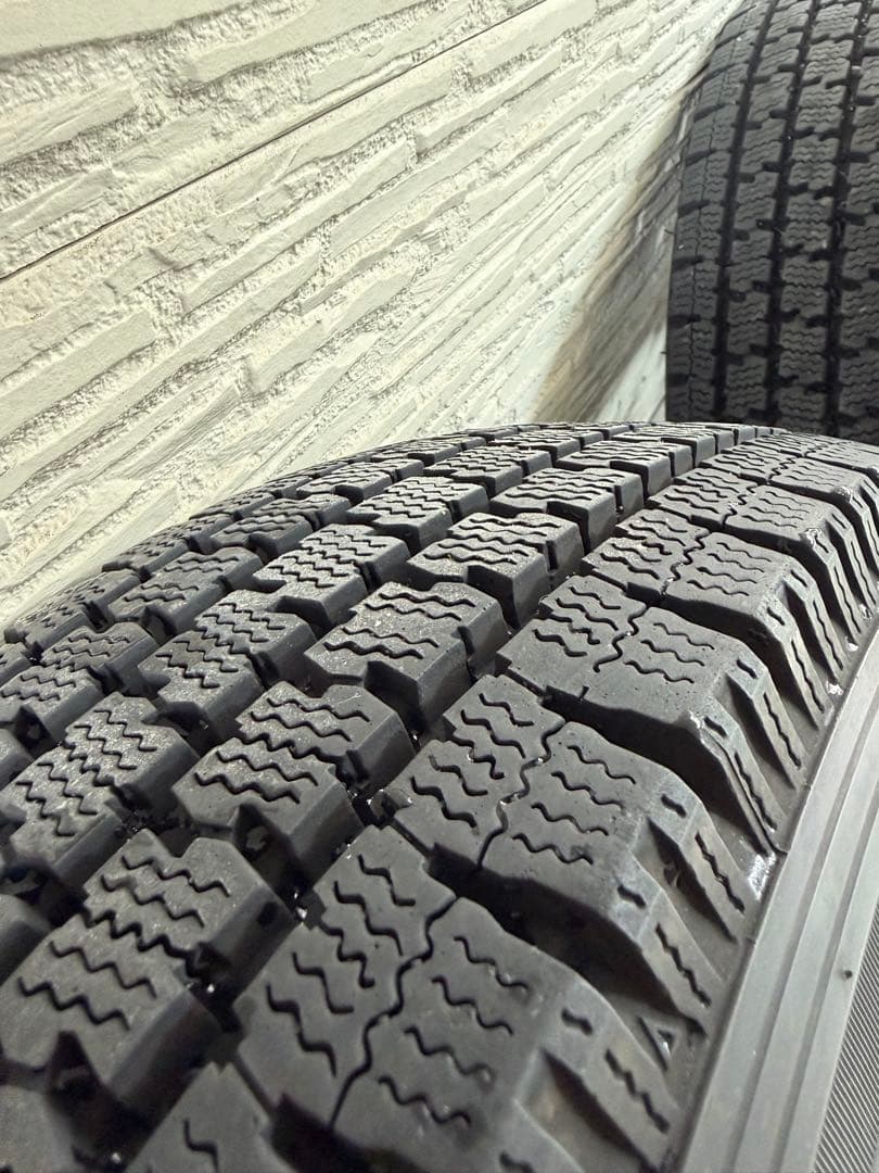 トーヨータイヤ 195-80R15 スタッドレスタイヤ 純正鉄ホイール付 4本