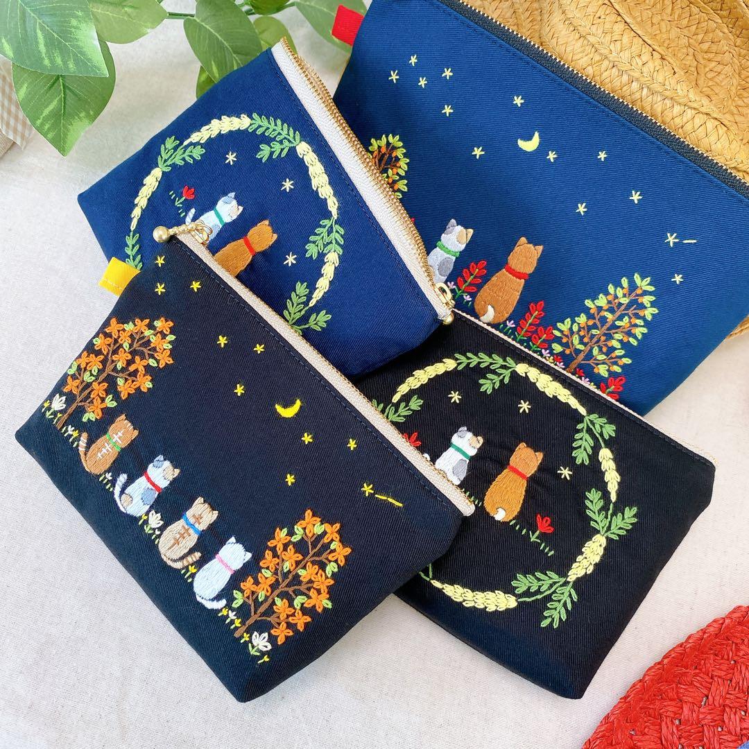手刺繍　＊猫さんと柴犬さんの天体観測＊ハンドメイド　大きめポーチ