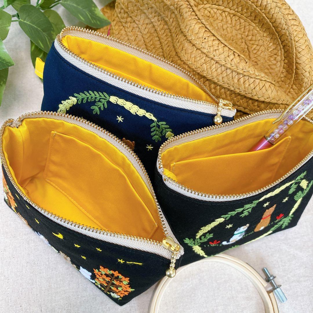 手刺繍　＊猫さんと柴犬さんの天体観測＊ハンドメイド　大きめポーチ