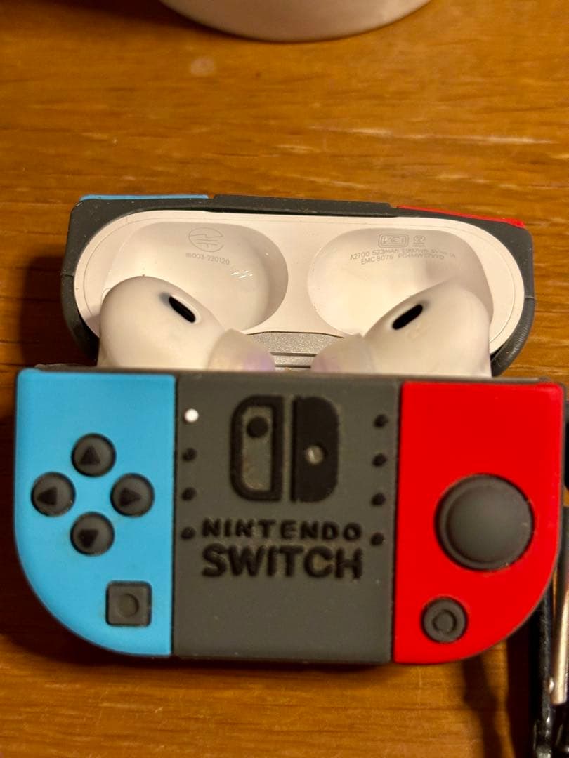 【超美品・付属完備】AirPods Pro 第2世代 本体＋Switchケース付