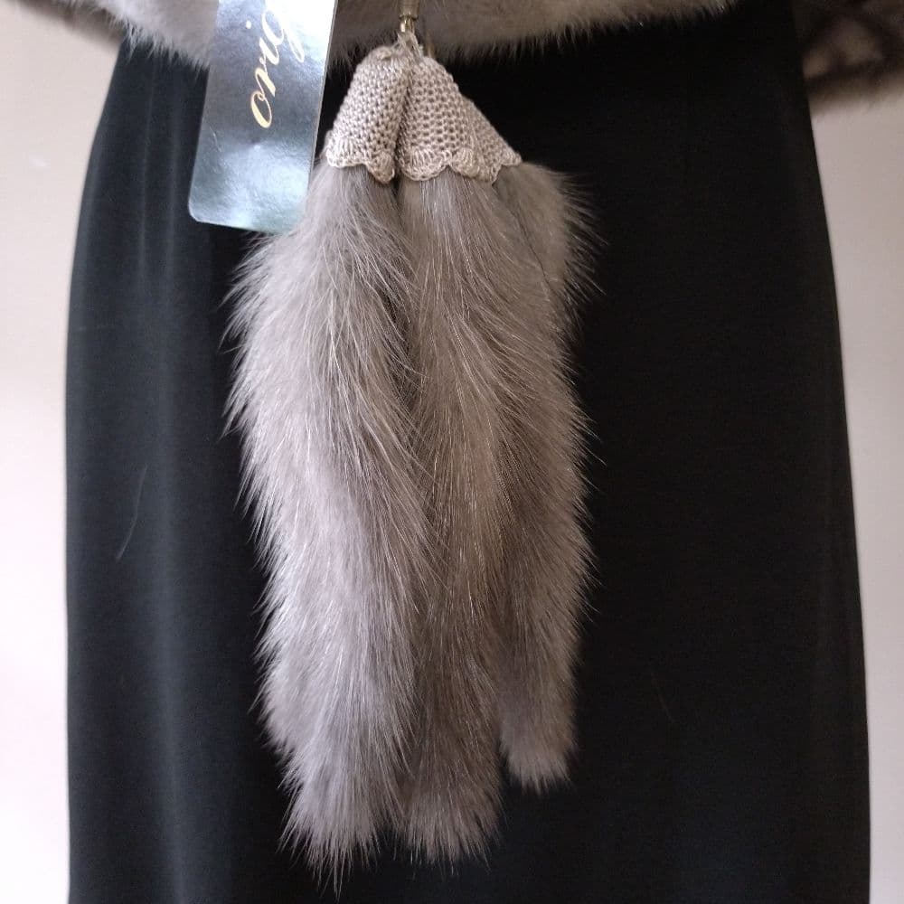SAGA FOX サファイヤミンク　ケープ　ショール しっぽのフリンジ付き