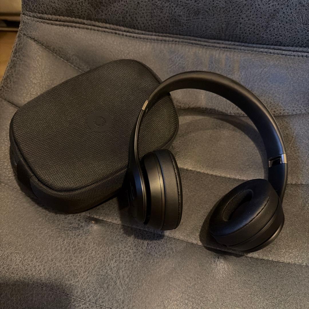 Beats Solo4 ブラック MUW23PA/A（ケース付き）