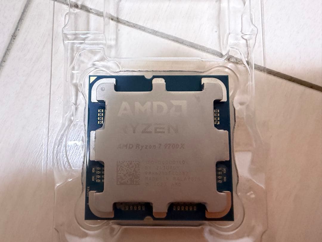 ミーコAMD Ryzen 7 9700X CPU
