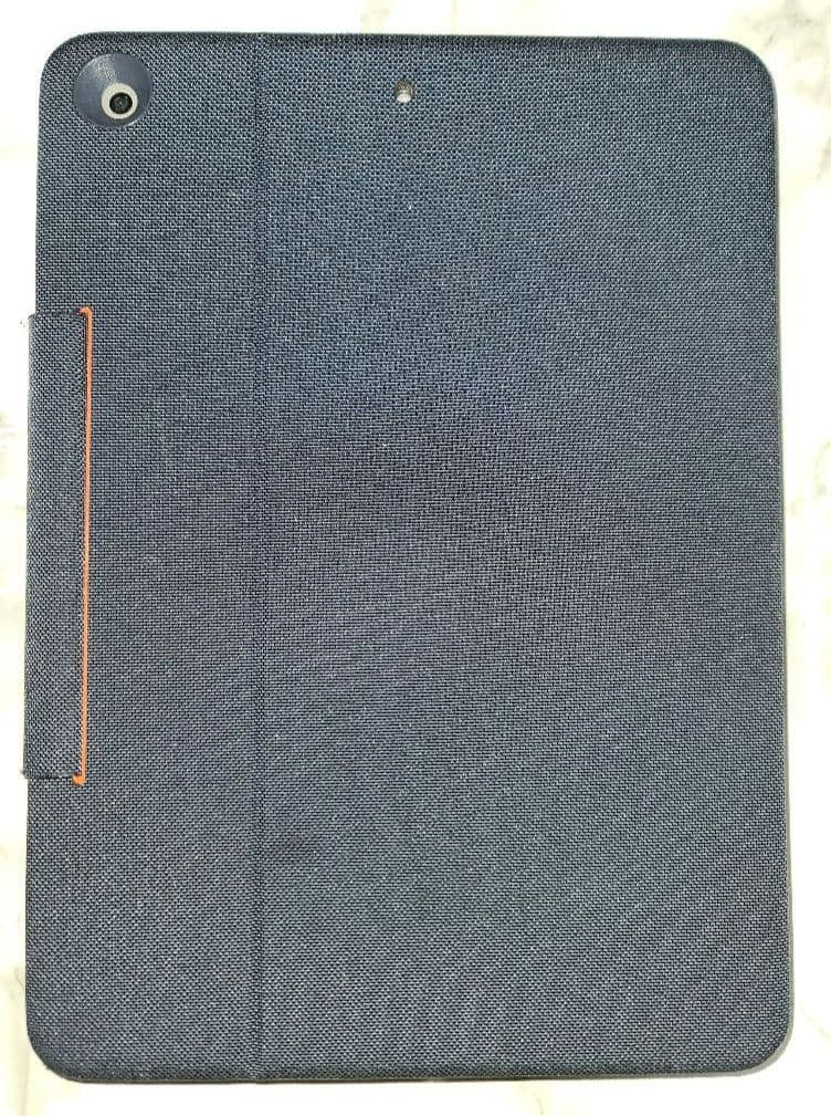 iPad 第８世代 32GB Wifi モデル　キーボードセット　本体