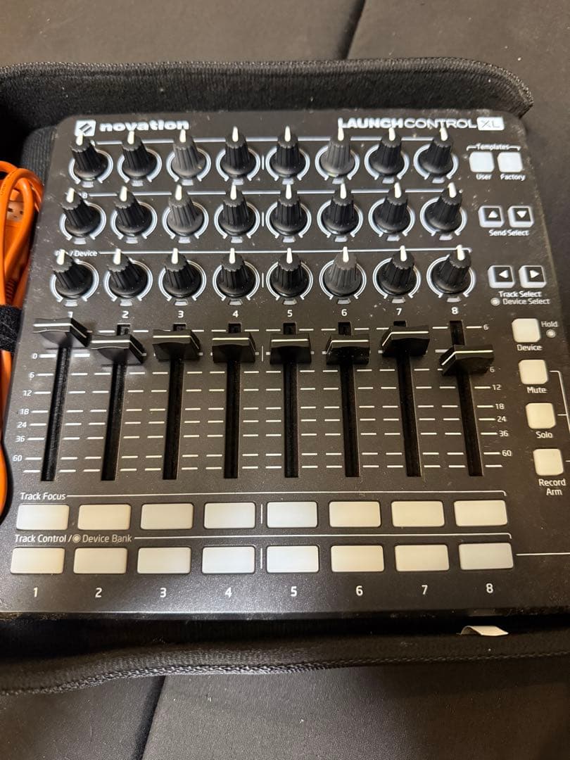 Novation Launch Control XL MIDIコントローラー