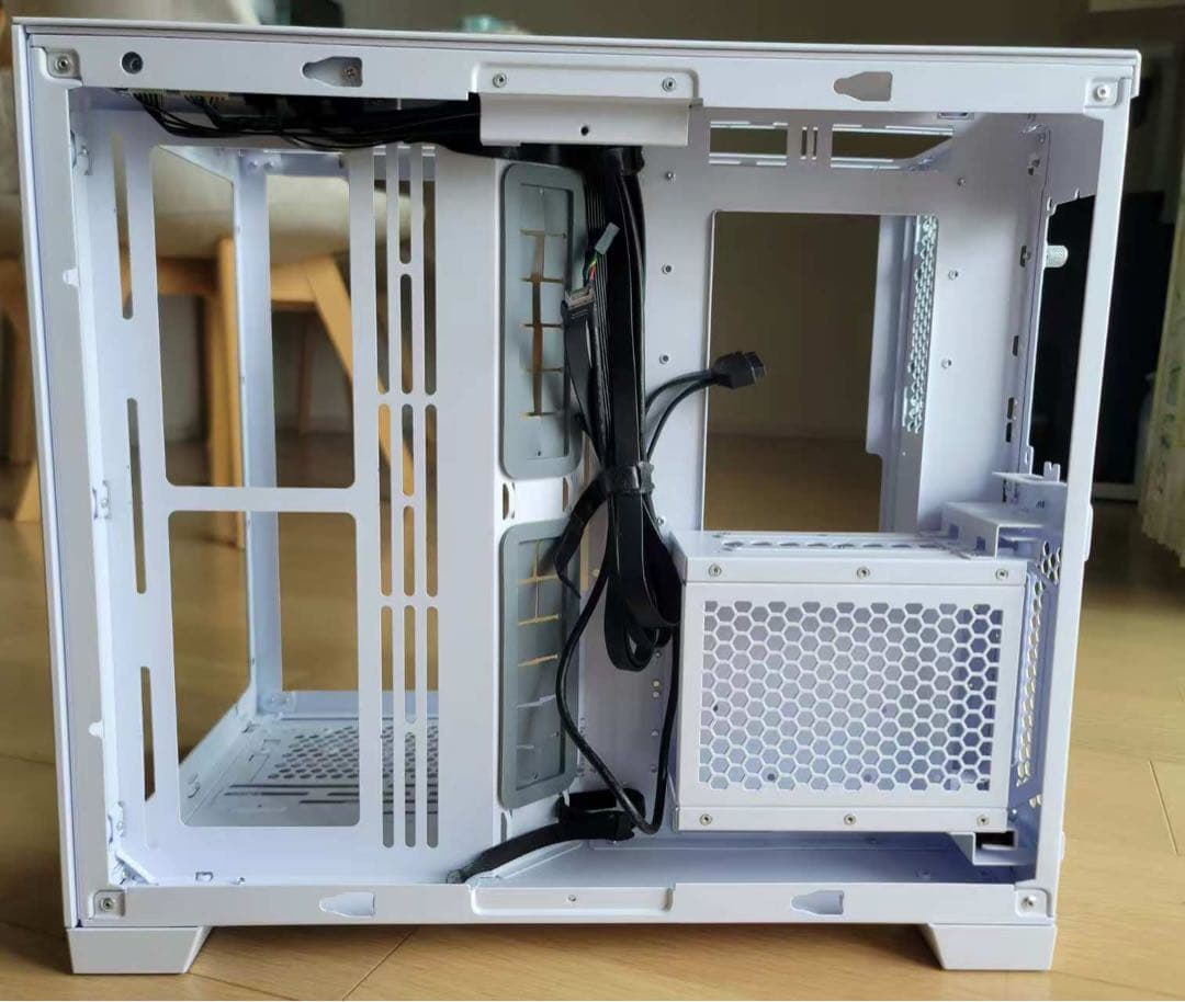 Lian Li DER BAUER ホワイト ATXケース