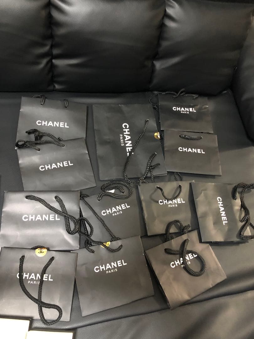 シャネル　アクセサリー用箱　バッグ用箱　ピアス、ネックレス等に