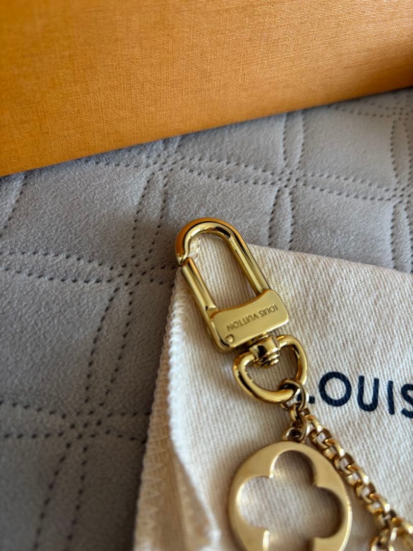 美品！ルイヴィトン　正規品フルール ドゥ モノグラム バッグチャーム