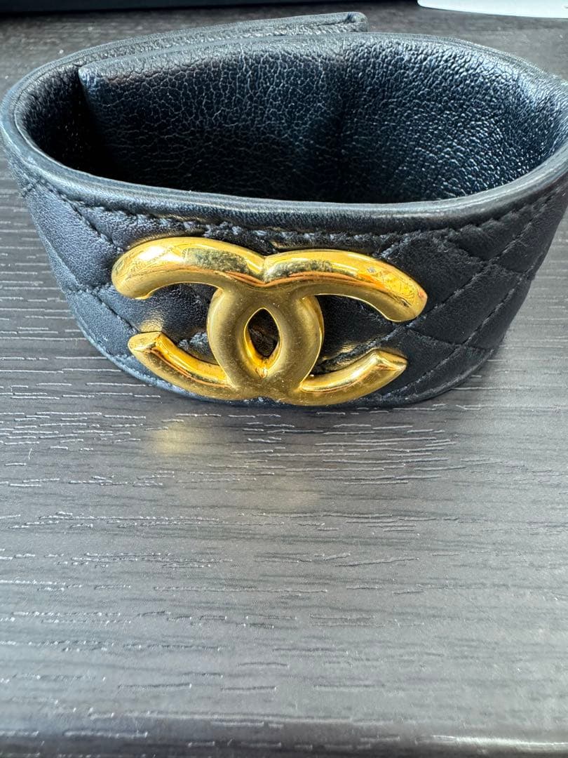 O611 CHANEL ブラック キルティング バングル