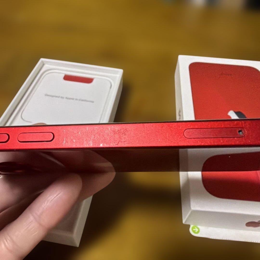 iPhone 13 (RED) 本体と付属品 保護フィルムは購入時すぐ貼ったまま
