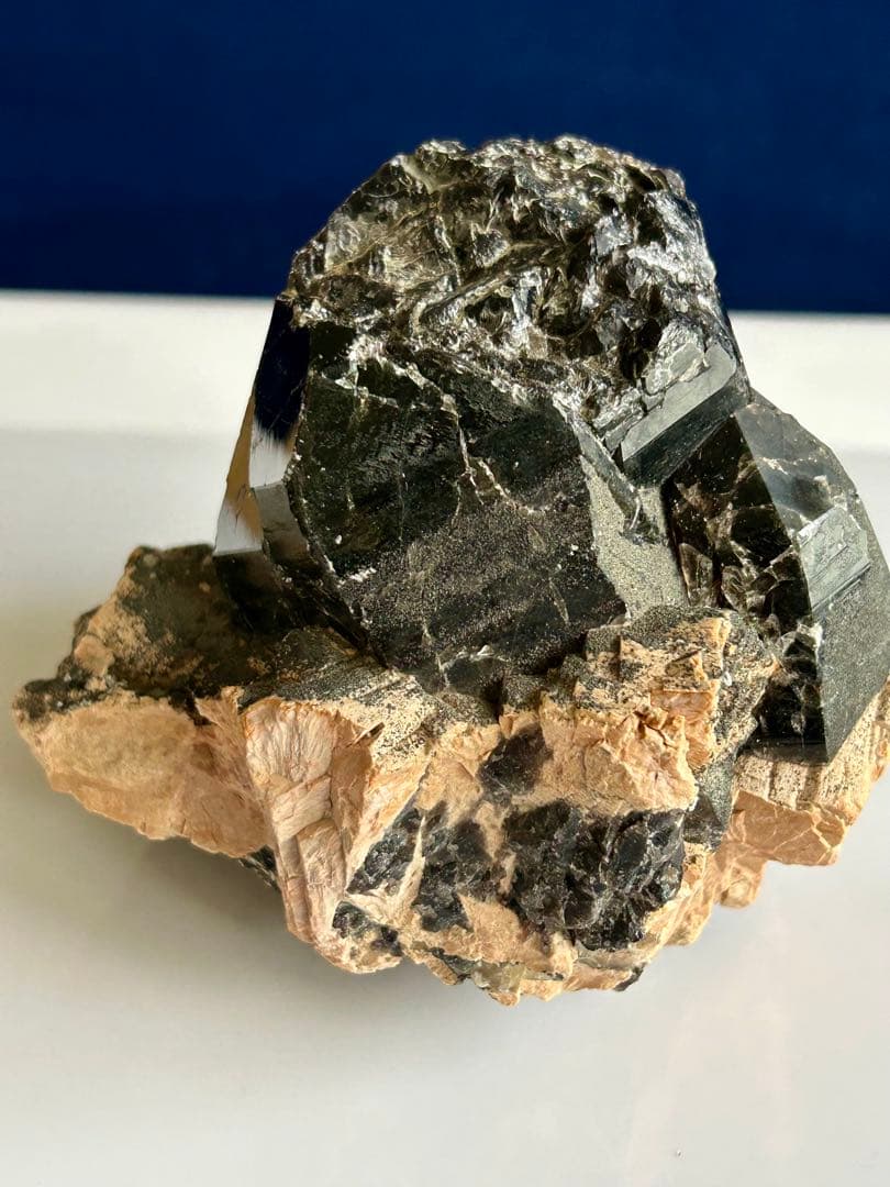 【超特大830g】強力な魔除けの石！ モリオン（黒水晶）クラスター/原石 鑑賞石