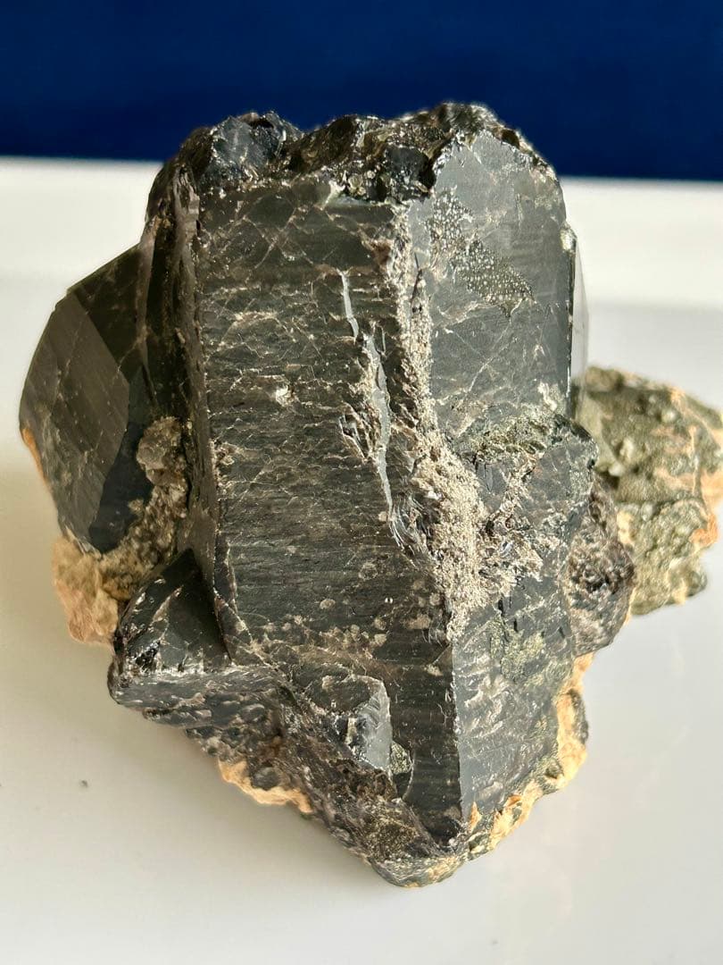 【超特大830g】強力な魔除けの石！ モリオン（黒水晶）クラスター/原石 鑑賞石