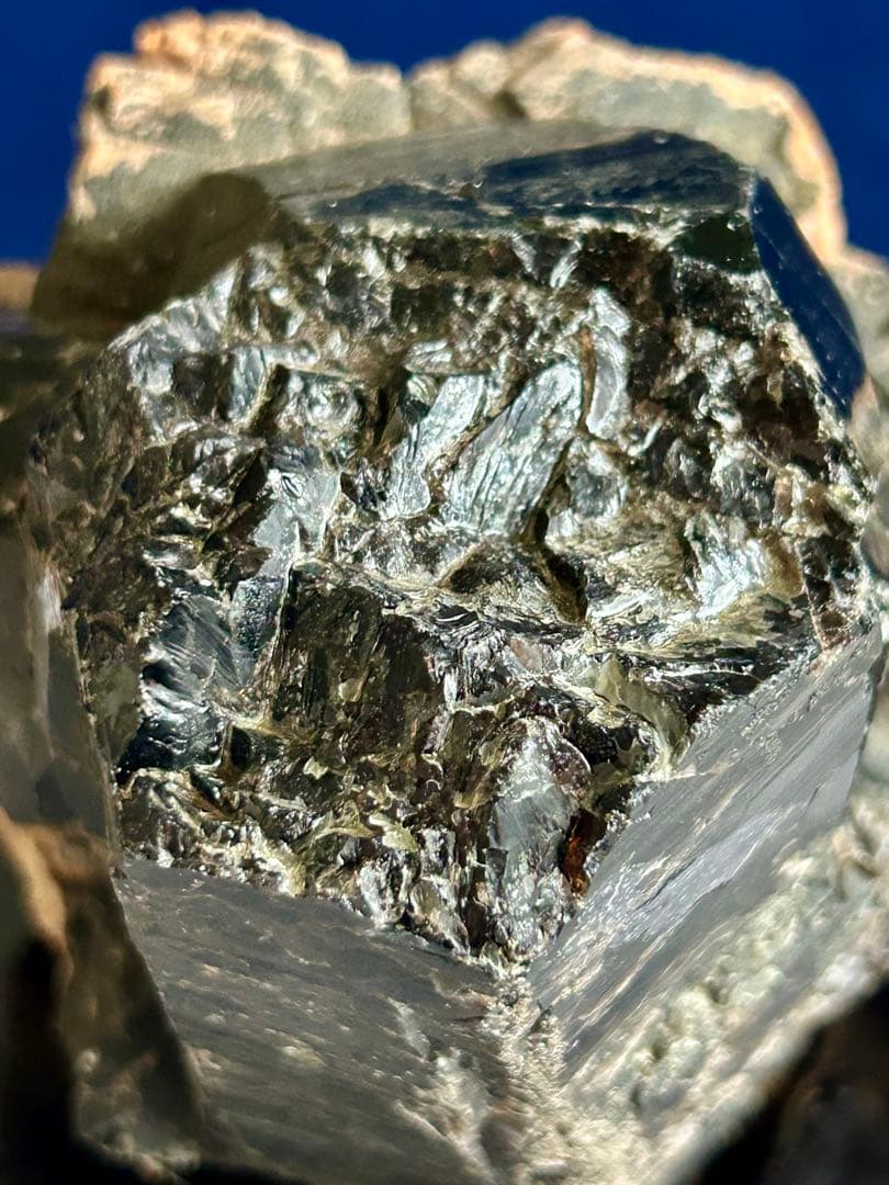 【超特大830g】強力な魔除けの石！ モリオン（黒水晶）クラスター/原石 鑑賞石