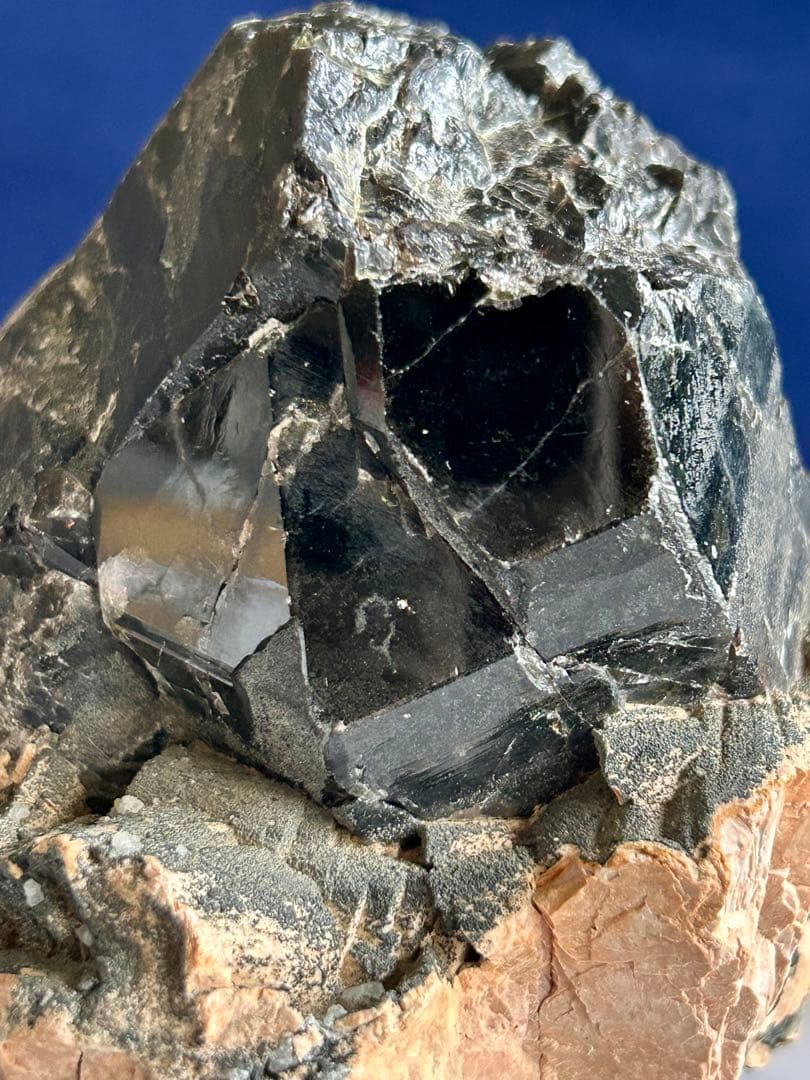 【超特大830g】強力な魔除けの石！ モリオン（黒水晶）クラスター/原石 鑑賞石