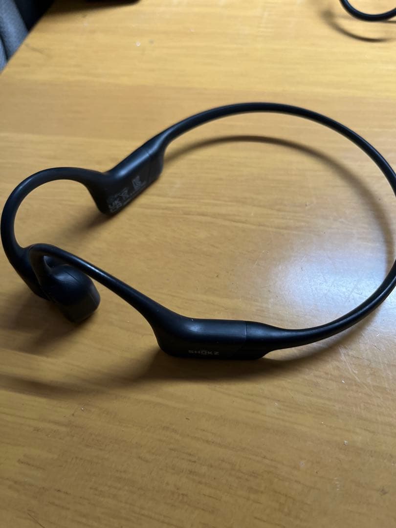 shokz openrun 骨伝導イヤホン ブラック（充電ケーブル+1本）