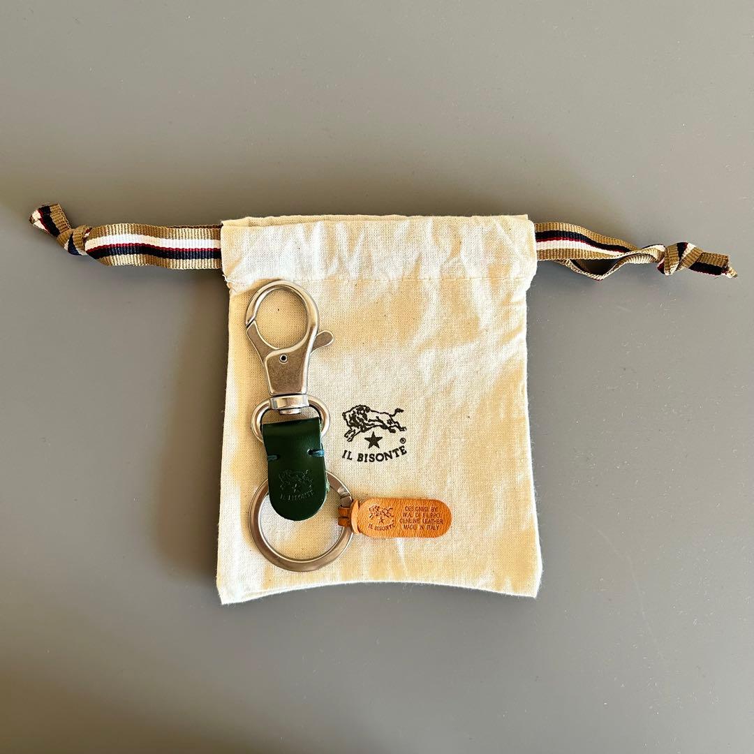 IL BISONTE グリーンレザーキーホルダー