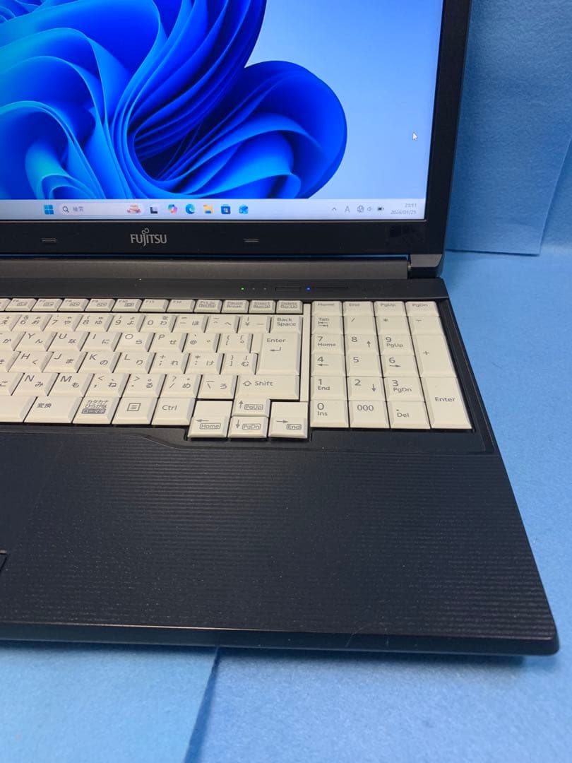 富士通/7th i3/Win11Pro/Office2021/新SSD/8GB㉒