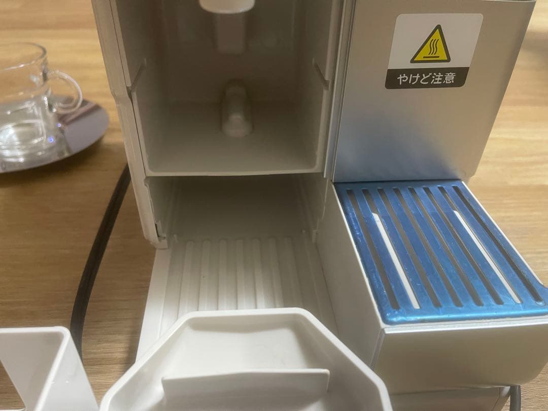 中古ネスプレッソコーヒーメーカーF521 + ネスプレッソコップセット(2個)