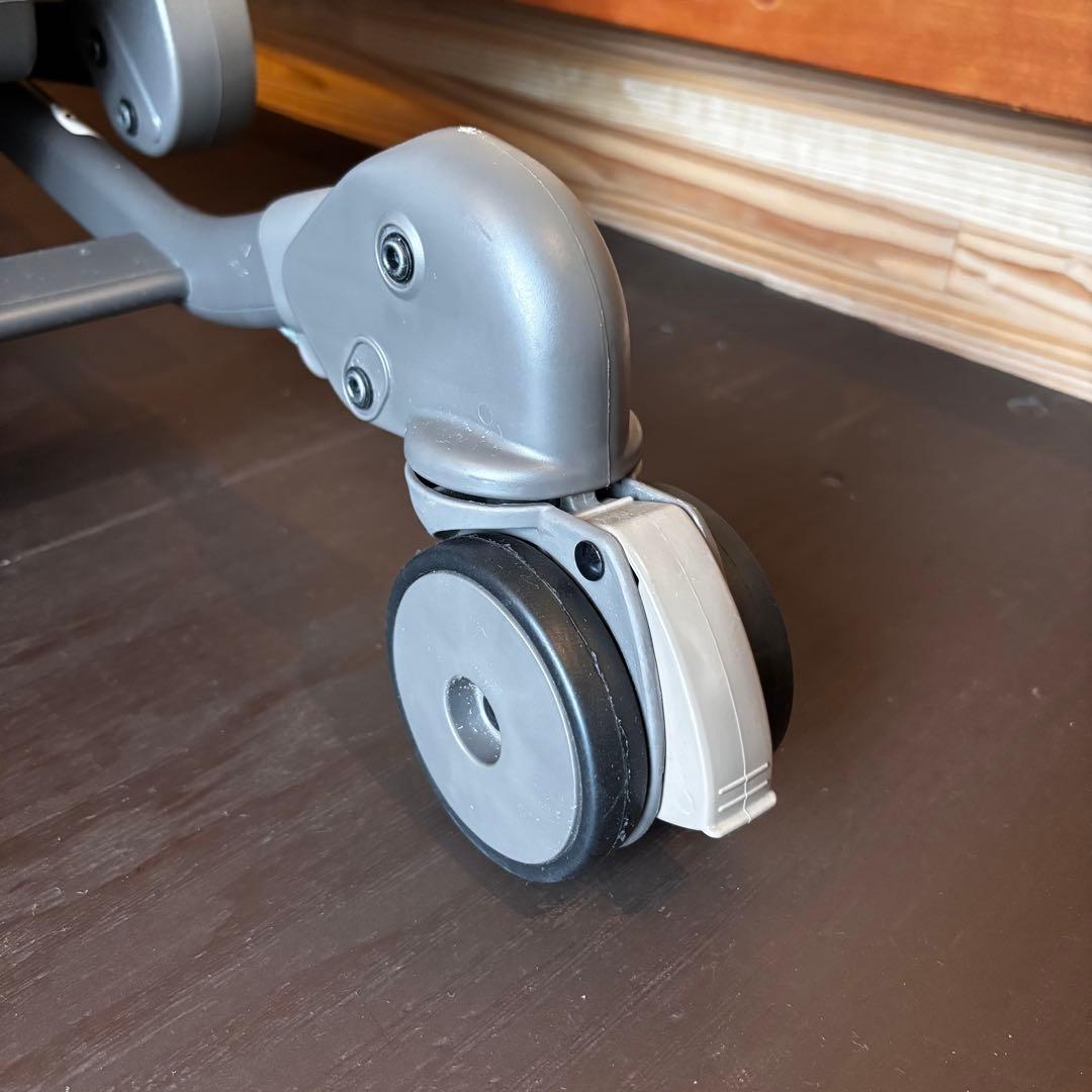 【最終値下げ】Combi ネムリラ 電動 オートスウィング　ハイローチェア