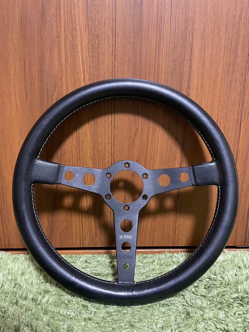MOMO ステアリング prototipo 黒　レザー