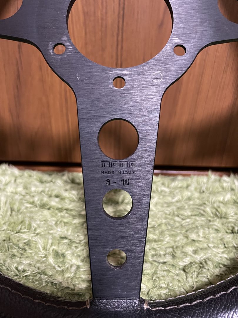 MOMO ステアリング prototipo 黒　レザー