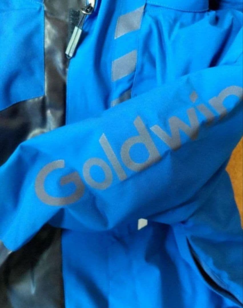 新品タグ付き GOLD WIN ゴールドウイン ウエア 上下組み合わせ。