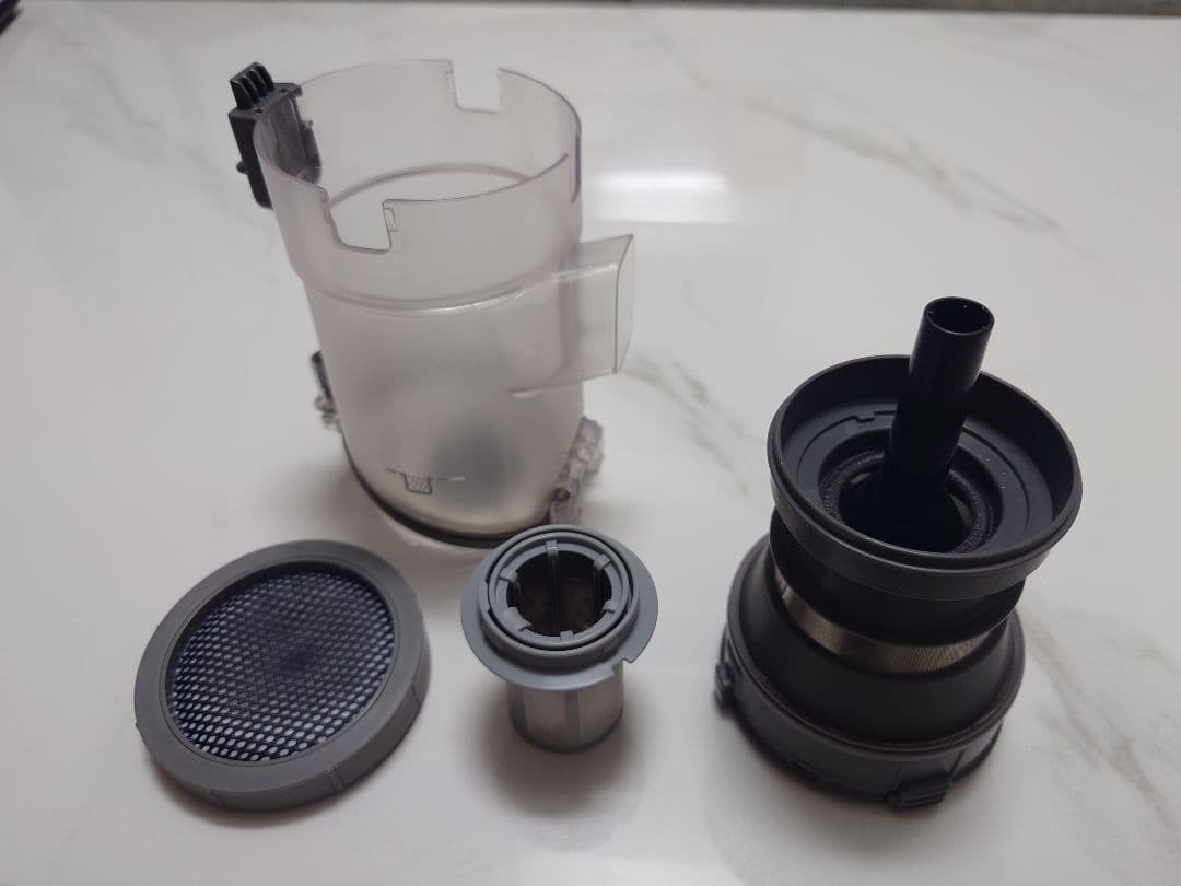 2022年製パナソニック製サイクロン式コードレススティック掃除機MC-SB85K