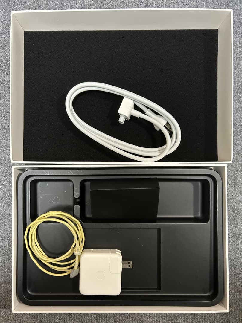 MacBook Air i7 8Gb 11インチ 新品1TbSSD 優良品ラスト