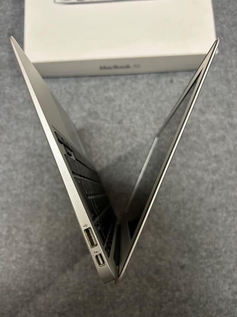 MacBook Air i7 8Gb 11インチ 新品1TbSSD 優良品ラスト