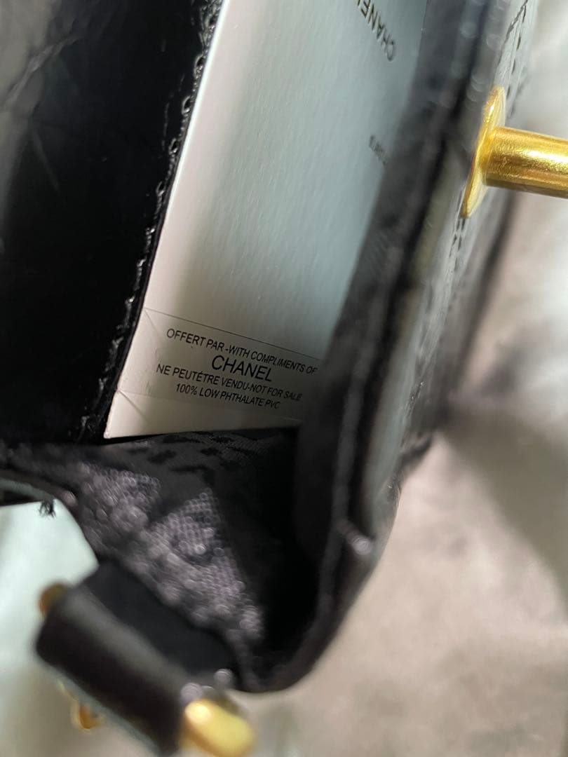 CHANEL シャネルの人気スマホホルダーとミニポーチ ❣️