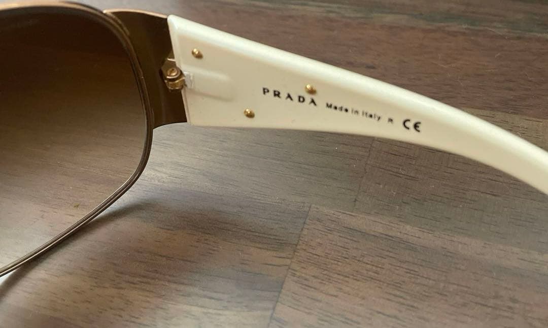 プラダ　サングラス