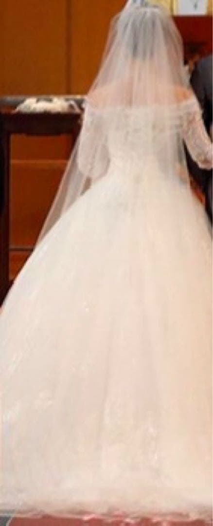 ウェディングドレス　パニエつき