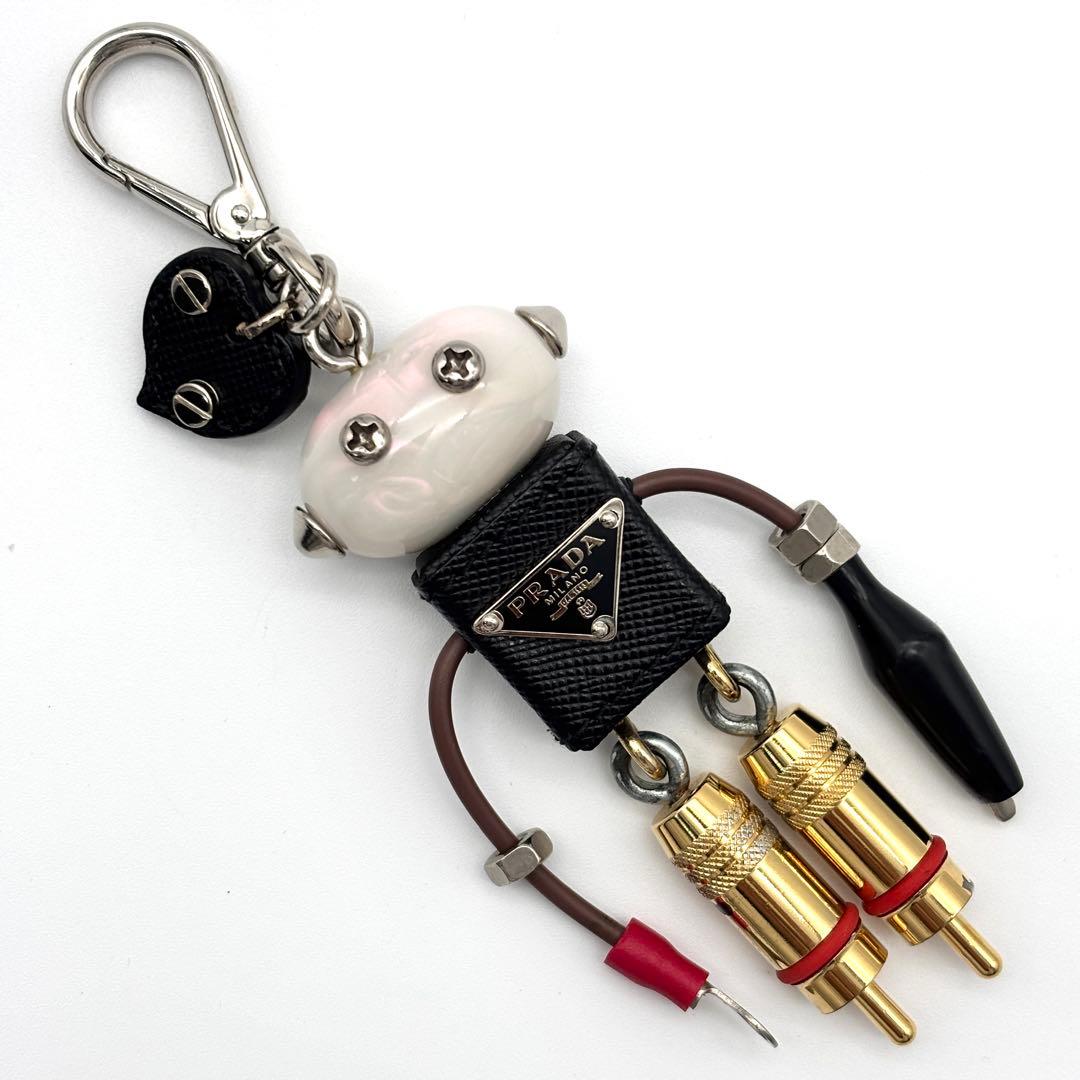 未使用級 プラダ エドワード キーホルダー ロボット 三角ロゴ サフィアーノ 黒