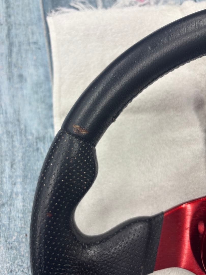 MOMO　スポーツステアリングホイール 黒赤