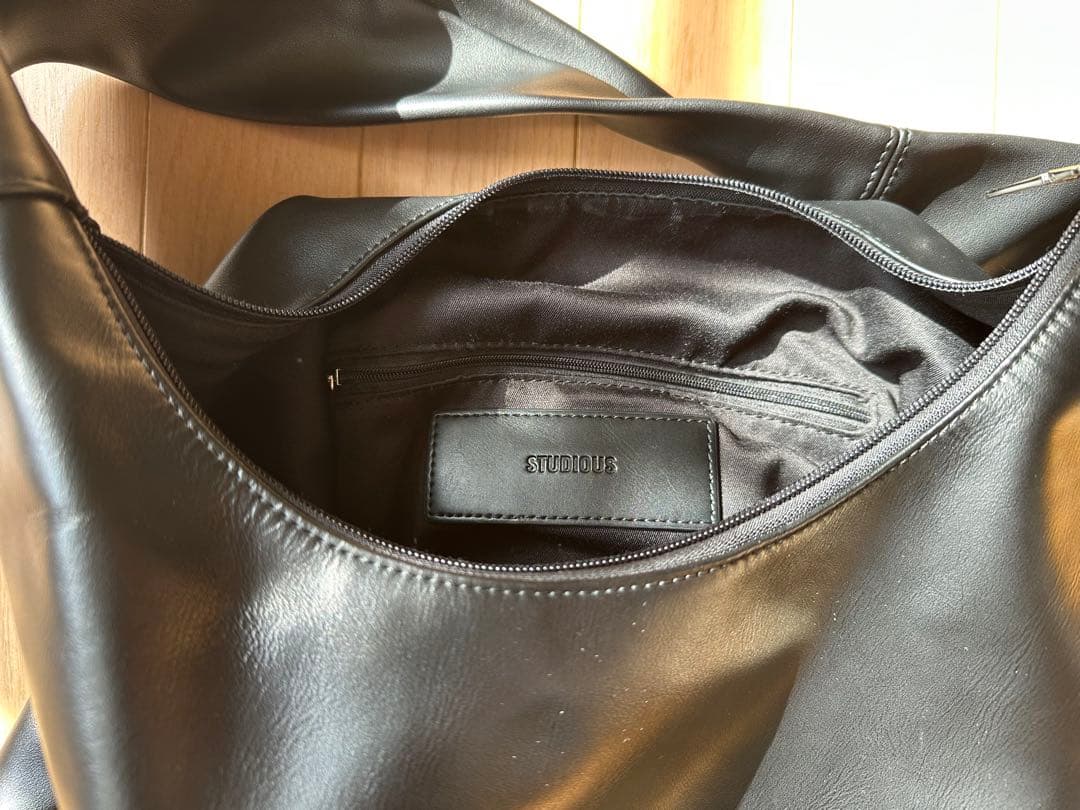 STUDIOUS レザー ショルダーバッグ