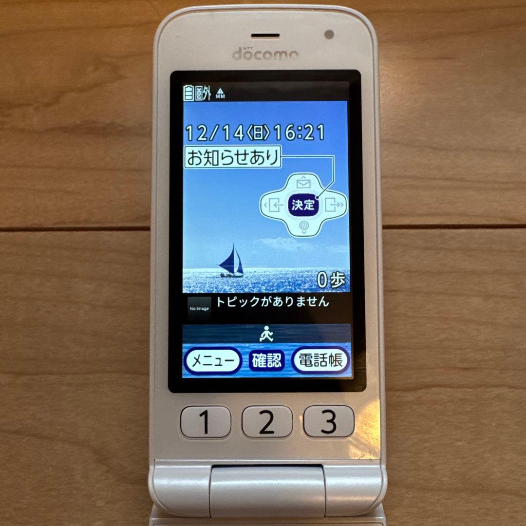 docomo 携帯電話 本体 らくらくホンF-01M ホワイト